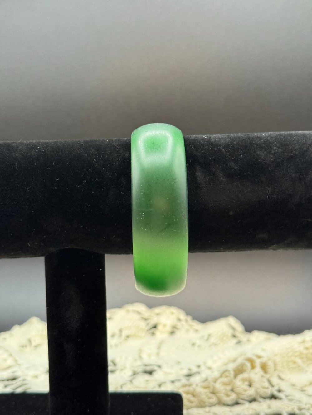 VTG 1950s Spinach Green Lucite Dome Bangle Bracelet - Picture 3 of 5